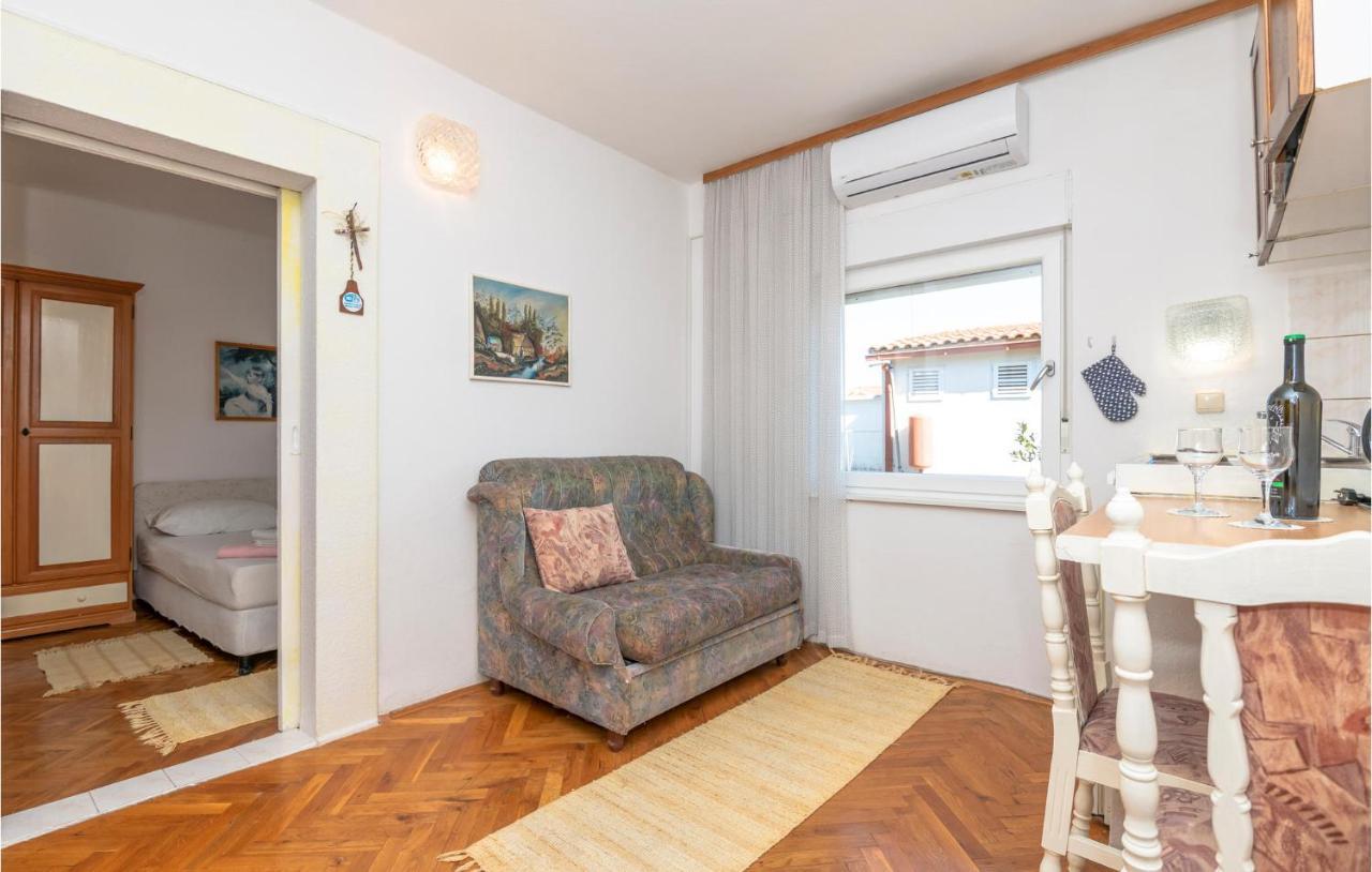 Awesome Apartment In Stari Grad With 1 Bedrooms And Wifi Exteriör bild